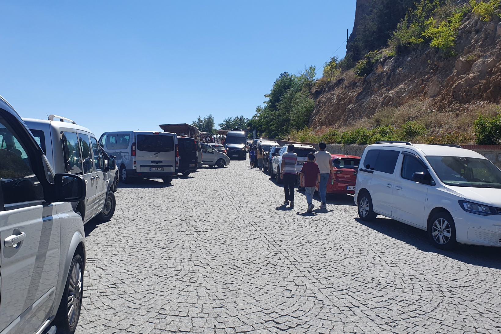 Afrika sıcaklarından kaçan soluğu Karaca Mağarasında alıyor 11