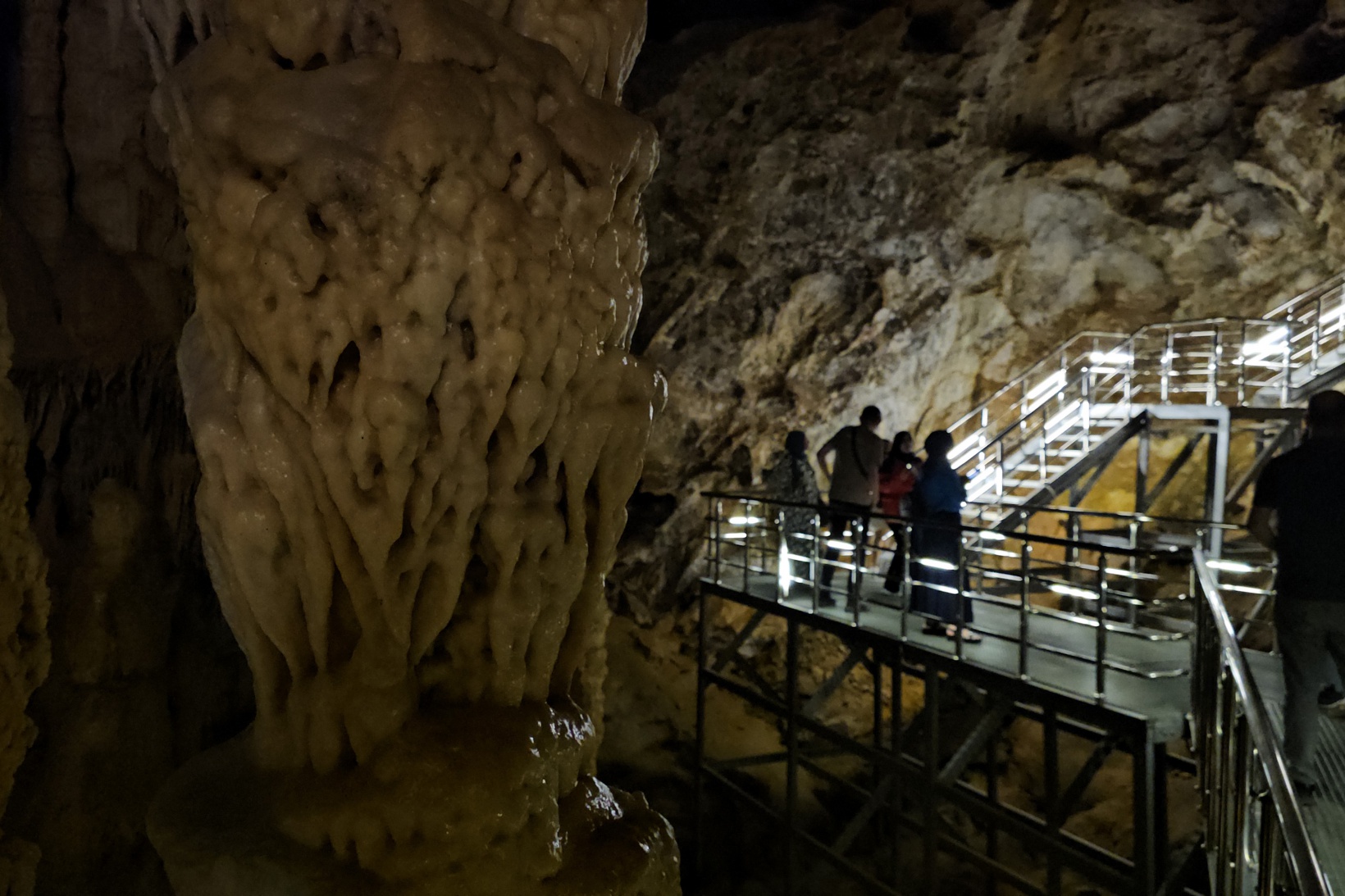 Afrika sıcaklarından kaçan soluğu Karaca Mağarasında alıyor 2