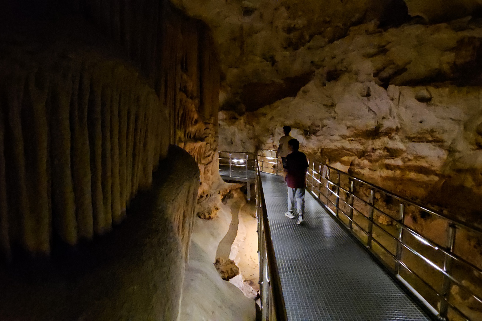 Afrika sıcaklarından kaçan soluğu Karaca Mağarasında alıyor 5