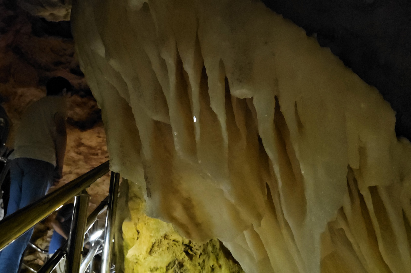 Afrika sıcaklarından kaçan soluğu Karaca Mağarasında alıyor 1