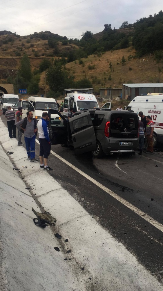 Gümüşhane’de trafik kazası: 1 ölü, 4 yaralı 6