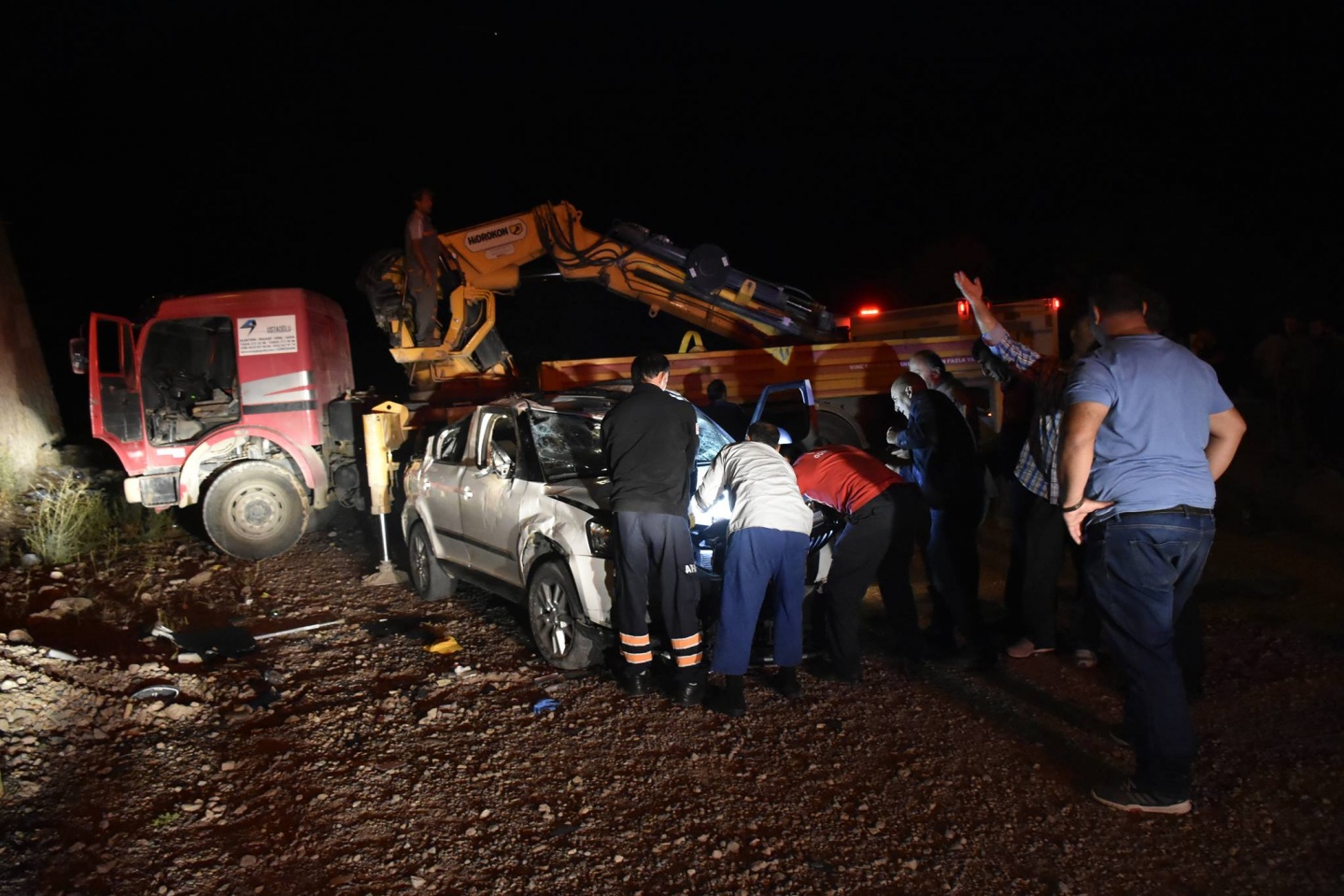 Gümüşhane’de otomobil duvardan düştü: 1 ölü 2