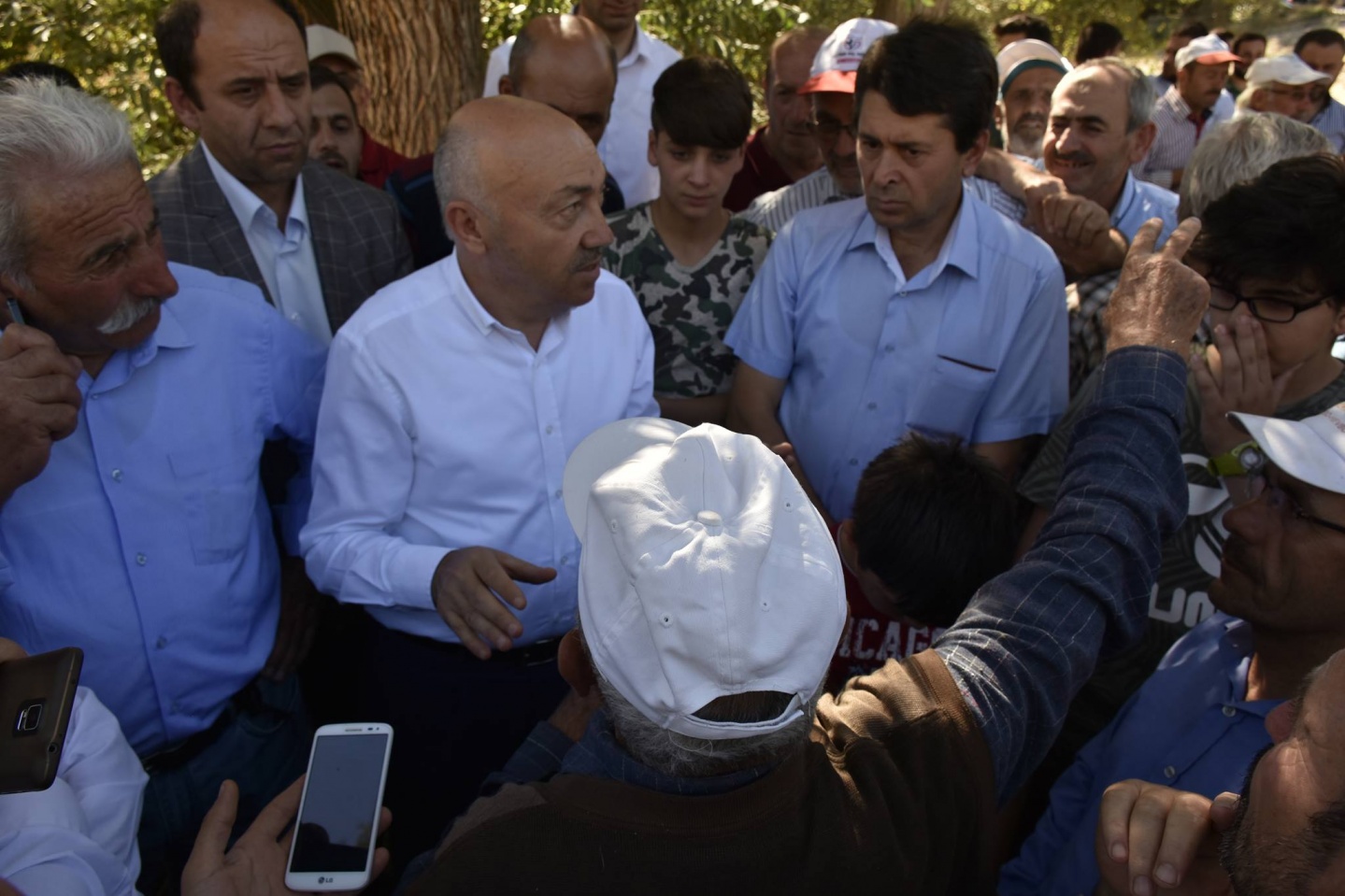 Gümüşhane’de vatandaşlar çimento fabrikasına giriş çıkışı kapattı 1