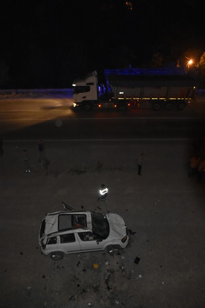 Gümüşhane’de otomobil duvardan düştü: 1 ölü 3
