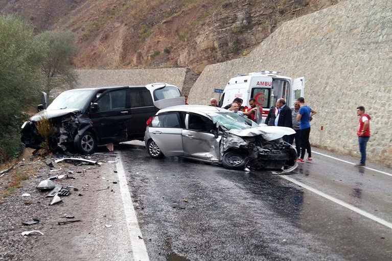 Gümüşhane’de trafik kazası: 3 yaralı 2