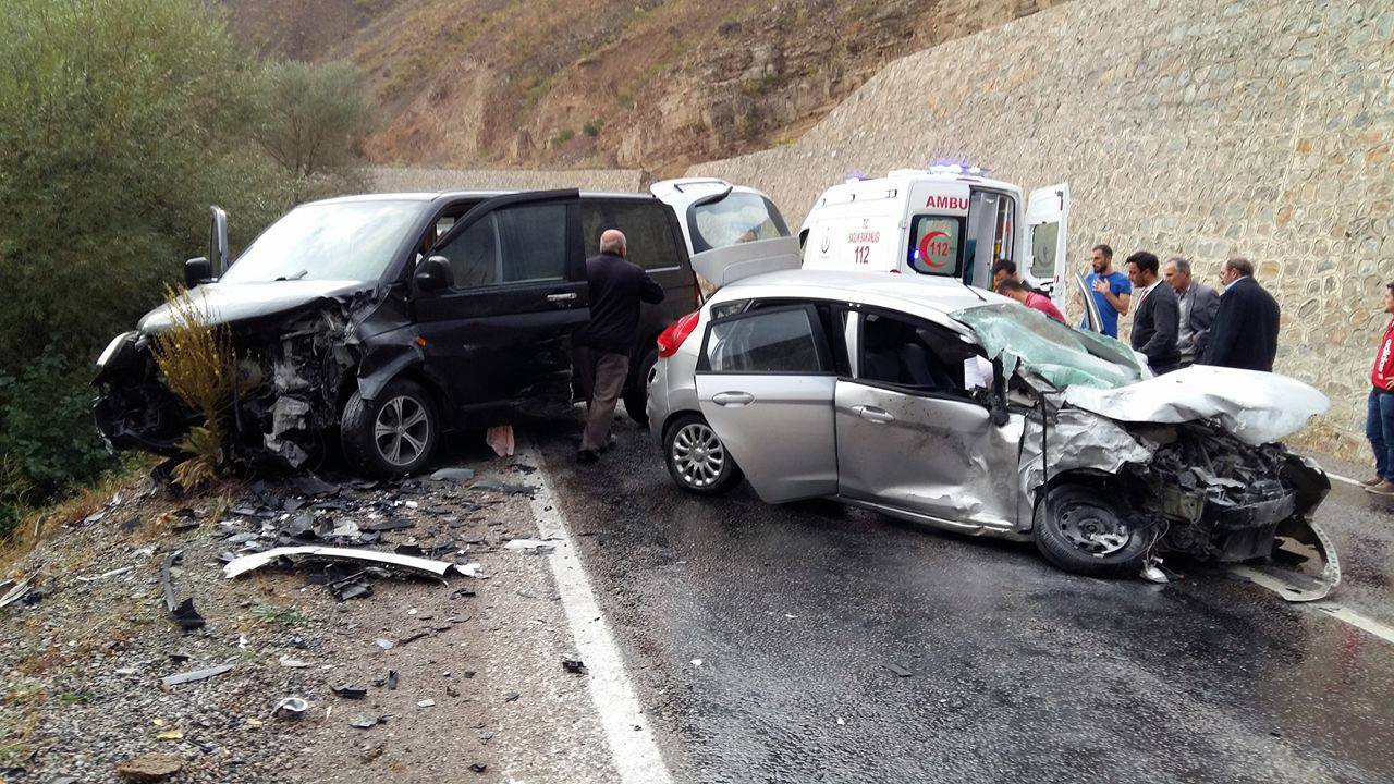 Gümüşhane’de trafik kazası: 3 yaralı 7