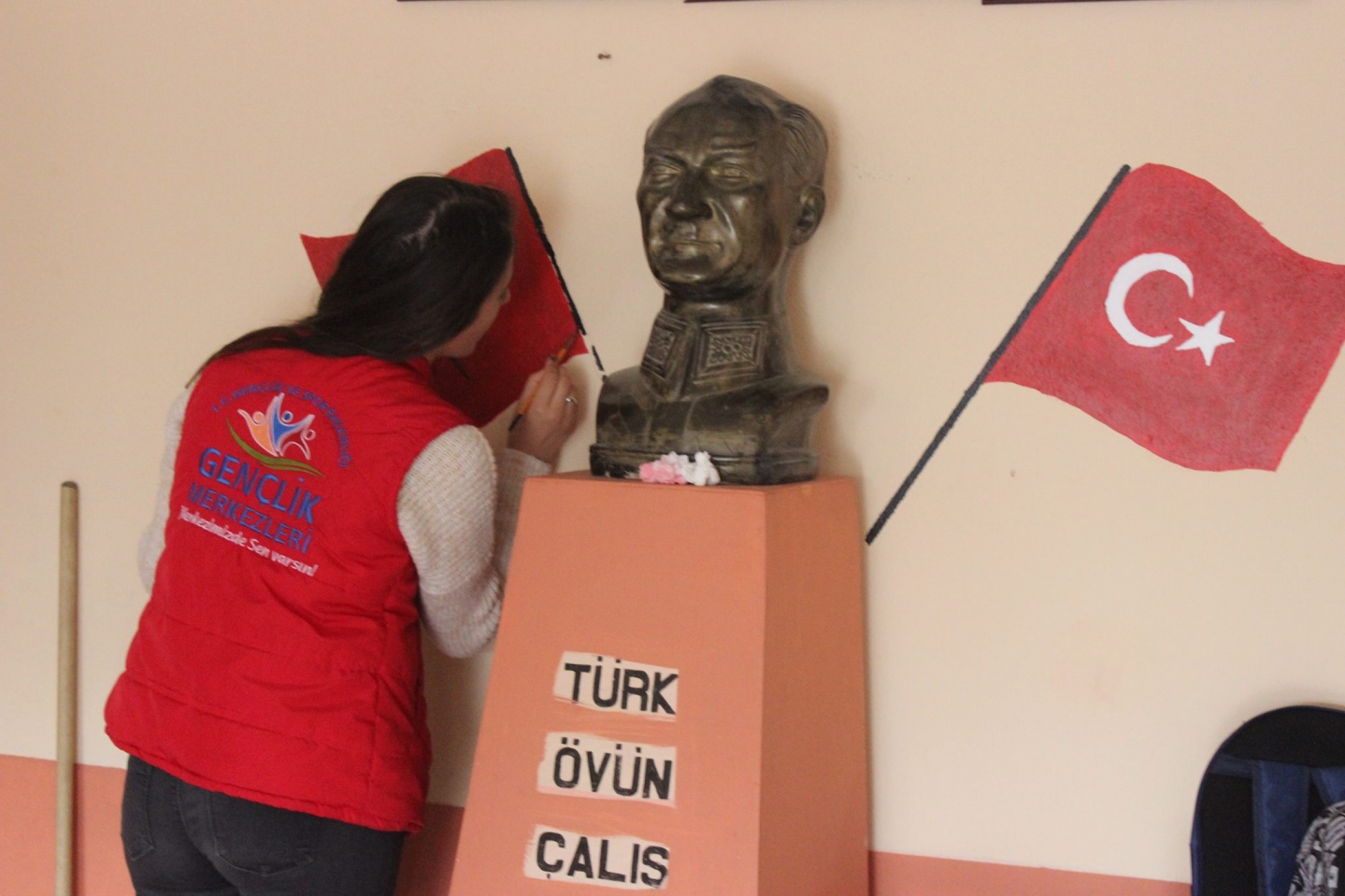 Gençlik Merkezi Çocukların yüzünde tebessüm olmaya devam ediyor 7