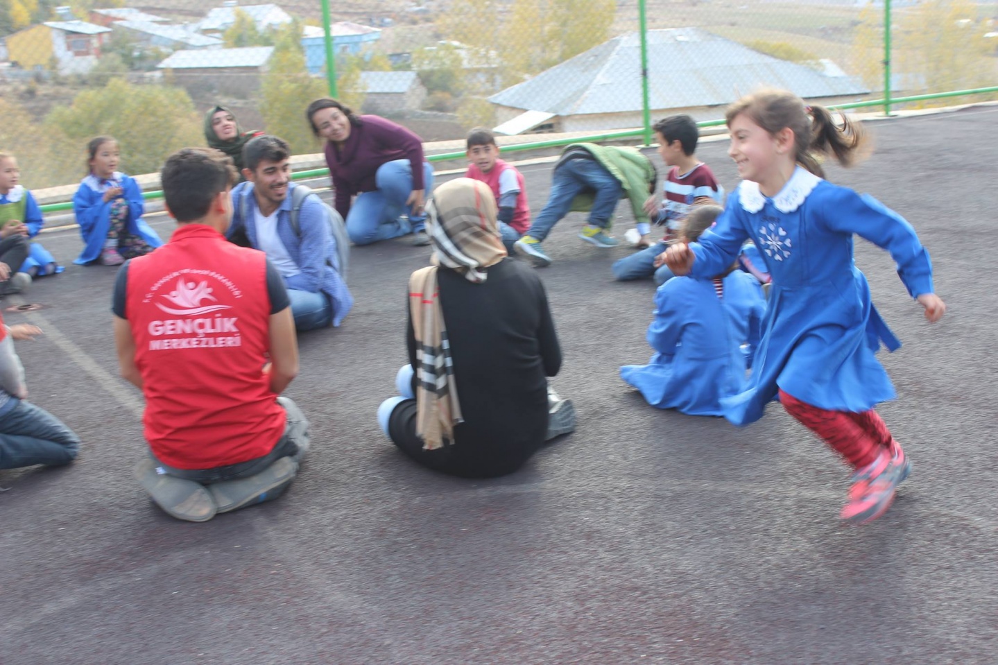 Gençlik Merkezi Çocukların yüzünde tebessüm olmaya devam ediyor 5