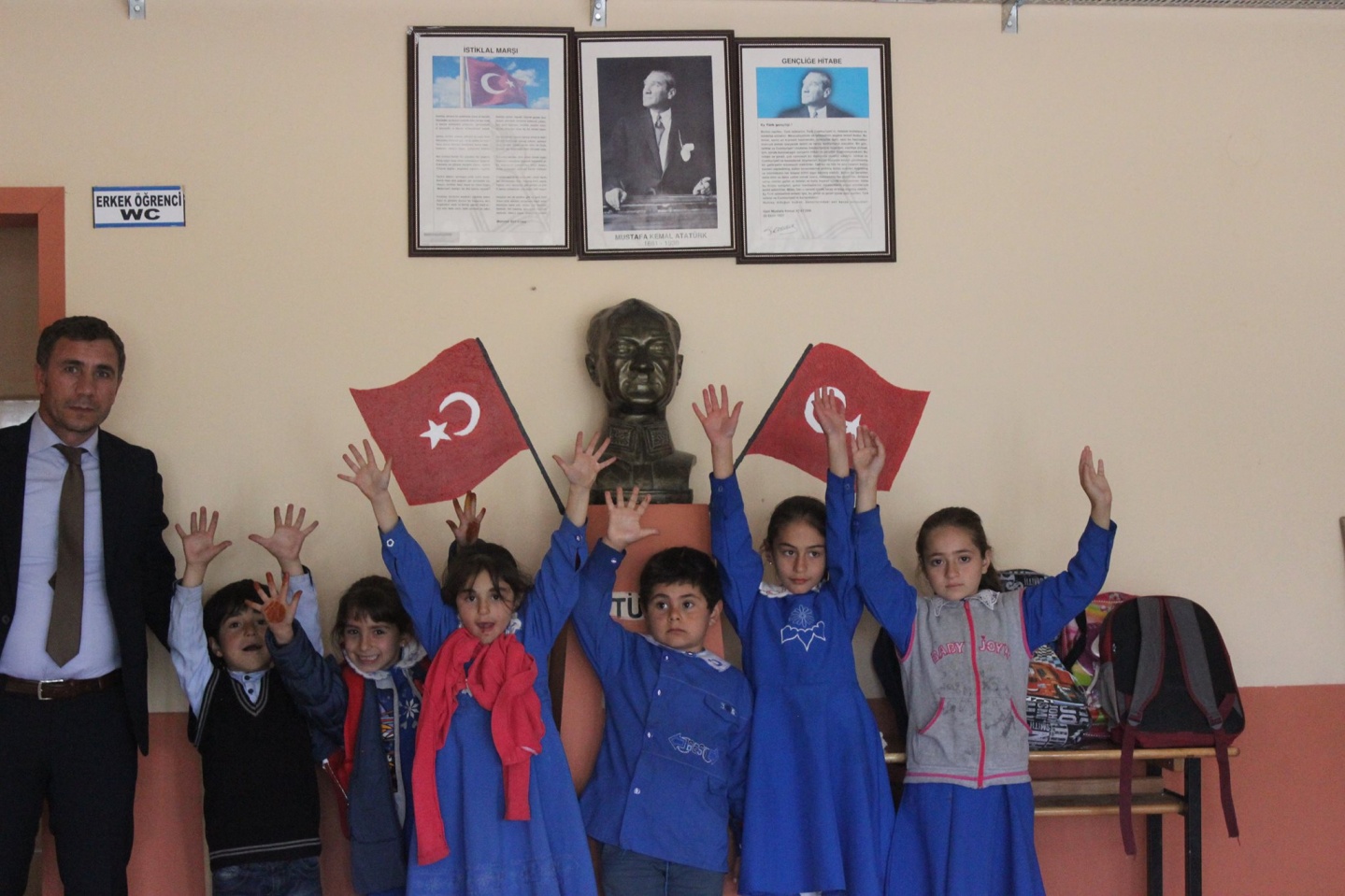 Gençlik Merkezi Çocukların yüzünde tebessüm olmaya devam ediyor 9