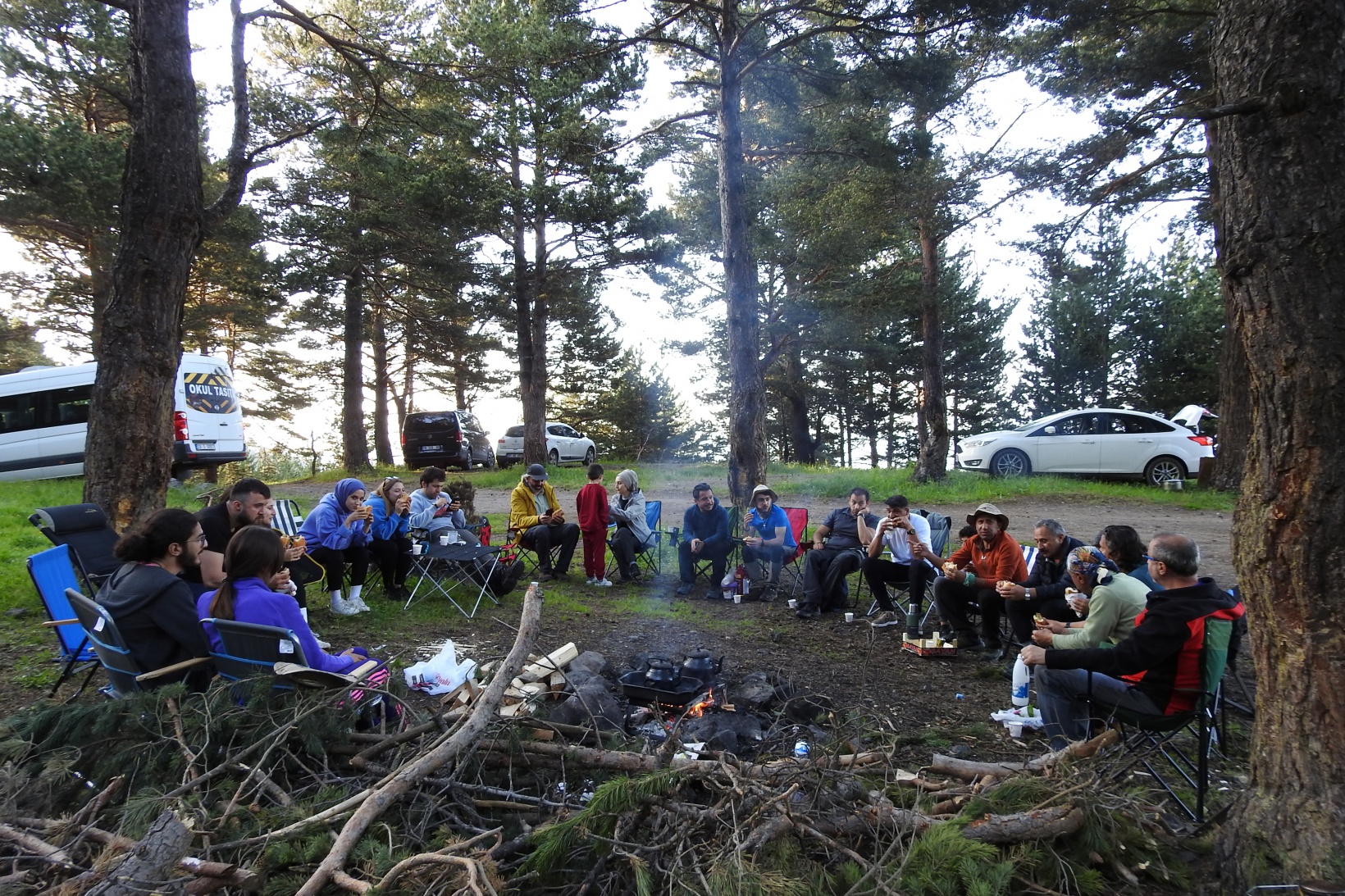 Gümüşhaneli doğaseverler Altınpınar Gölünde kamp kurdu 18