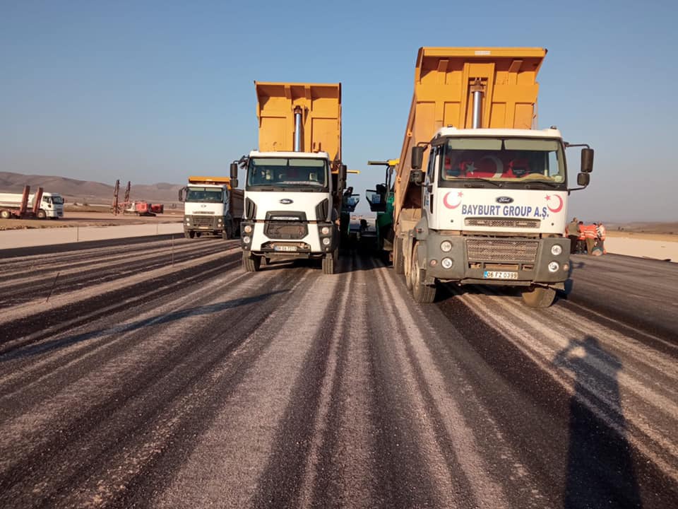 Gümüşhane-Bayburt havaalanında asfalt serimi başladı 12