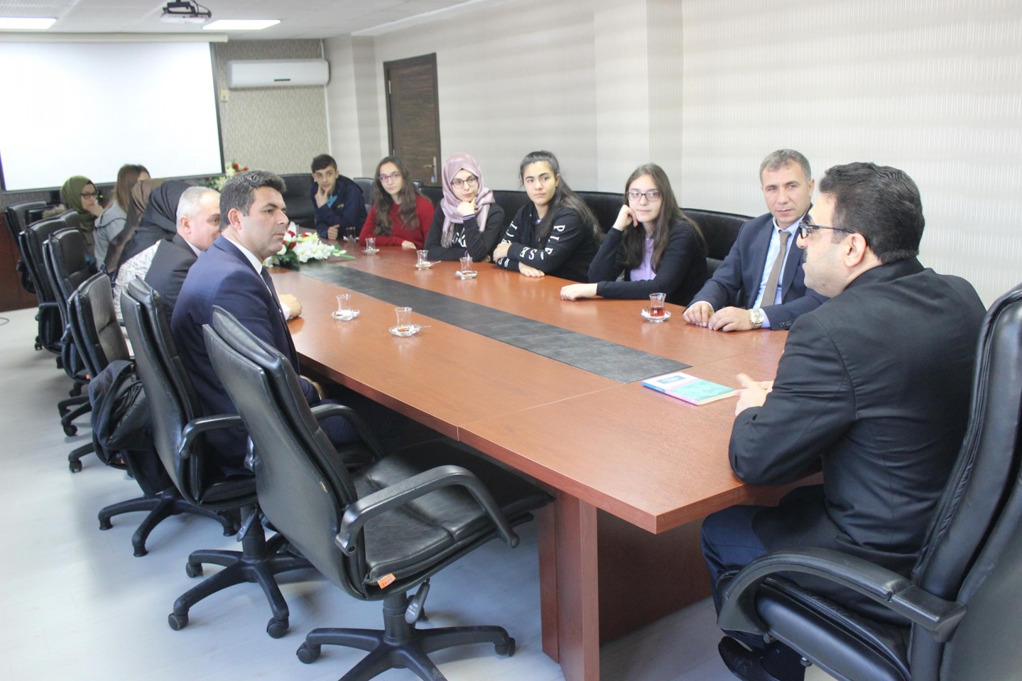 Gençlerle Kitap Okuma Halkası büyüyor 4