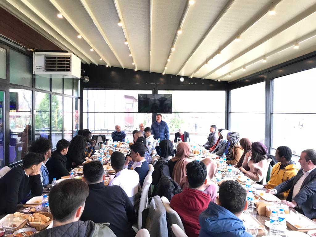 Başkan Çimen öğrencilerle kahvaltıda buluştu 6