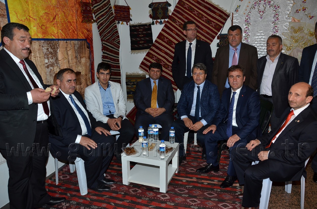 Vali Mayda Feshanedeki Stantları Gezdi 5