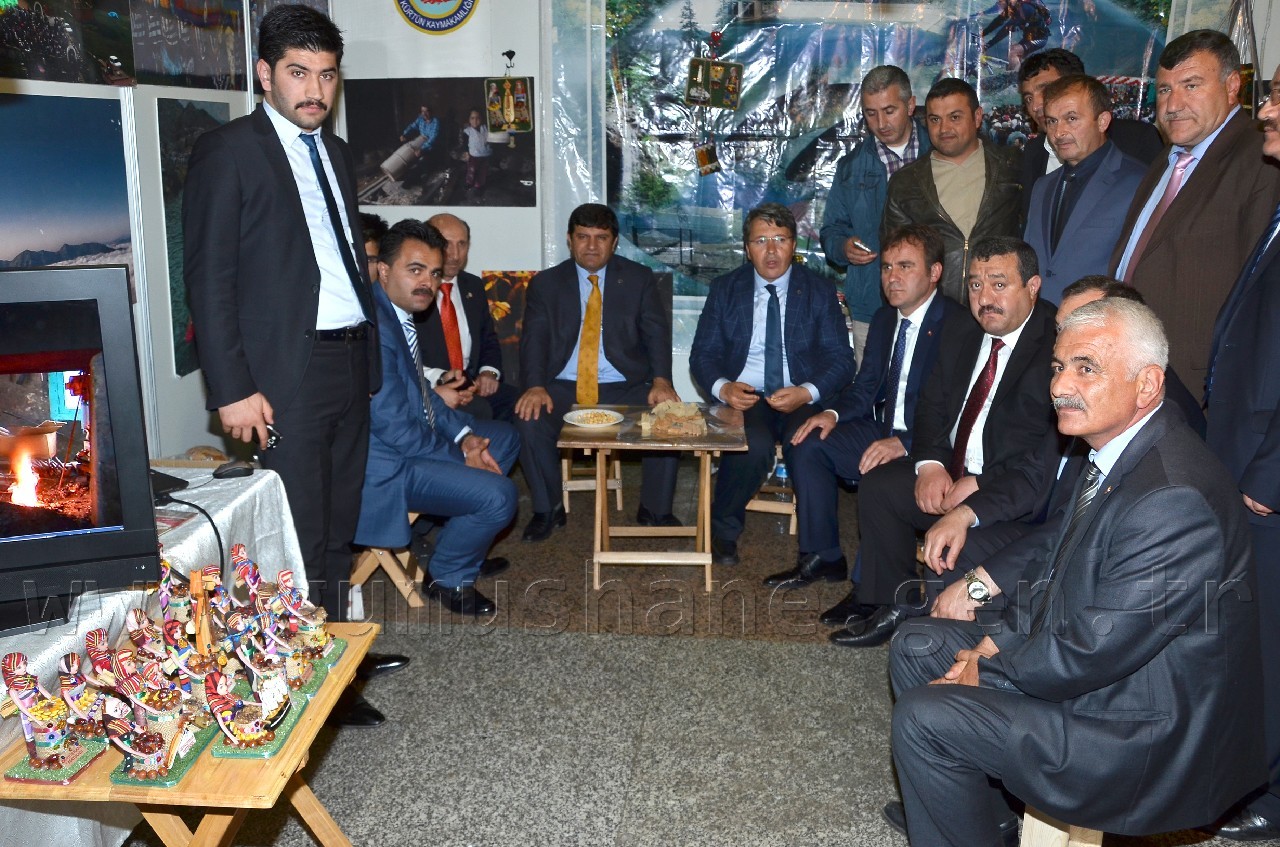 Vali Mayda Feshanedeki Stantları Gezdi 6