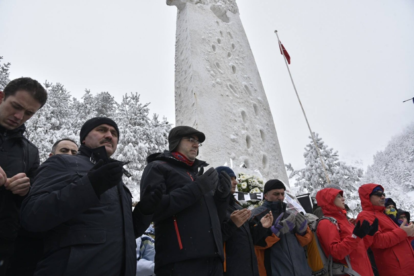 Zigana Dağı'nda çığda ölen 10 dağcı felaketin 9. yılında törenle anıldı   10
