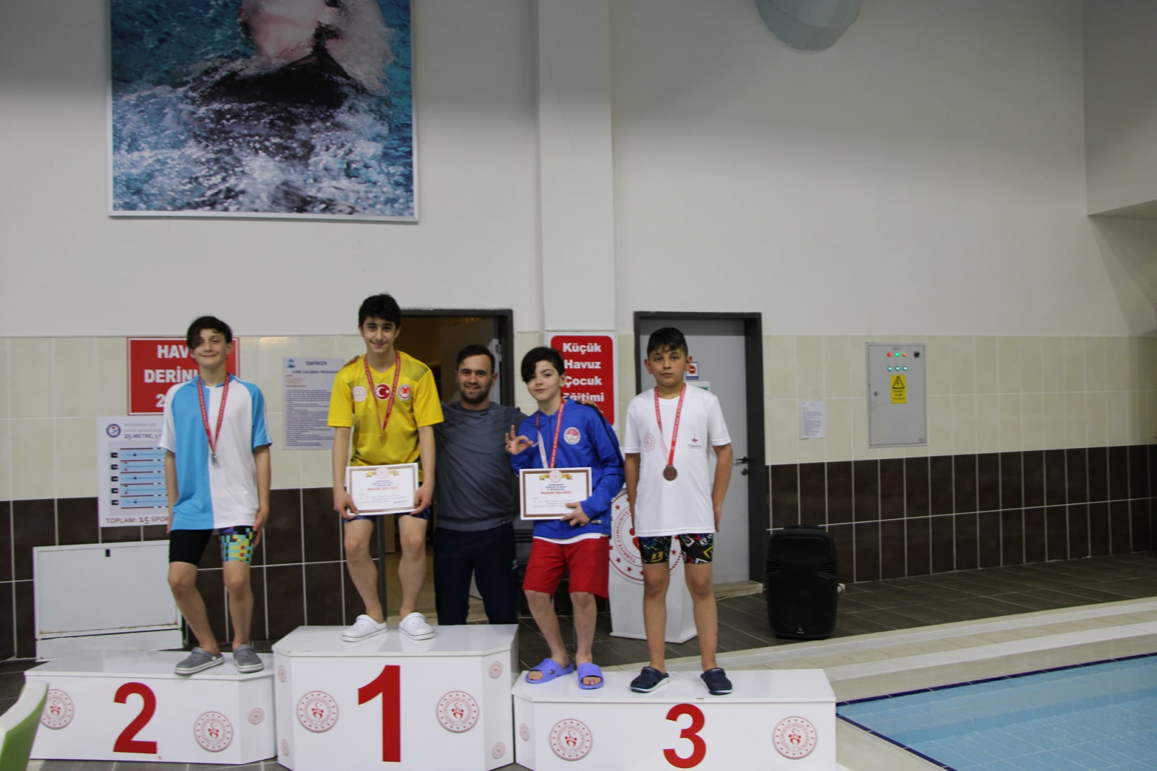 Yüzme okul yarışları yapıldı 11