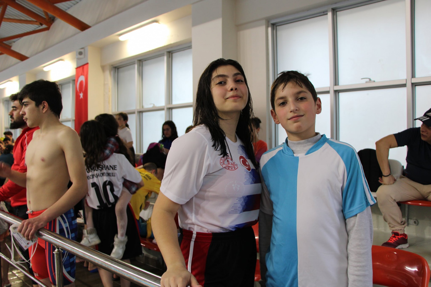 Yüzme okul yarışları yapıldı 9