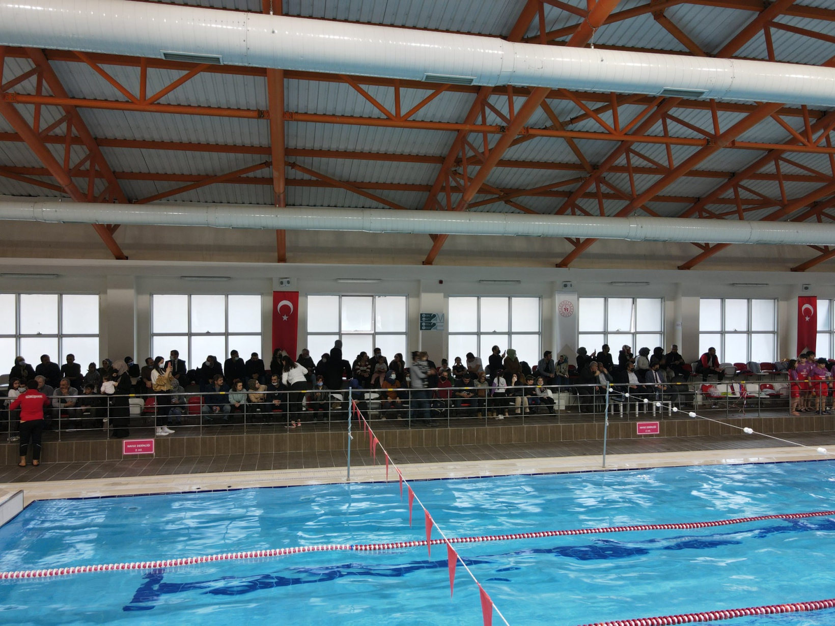 Yüzme okul yarışları yapıldı 14