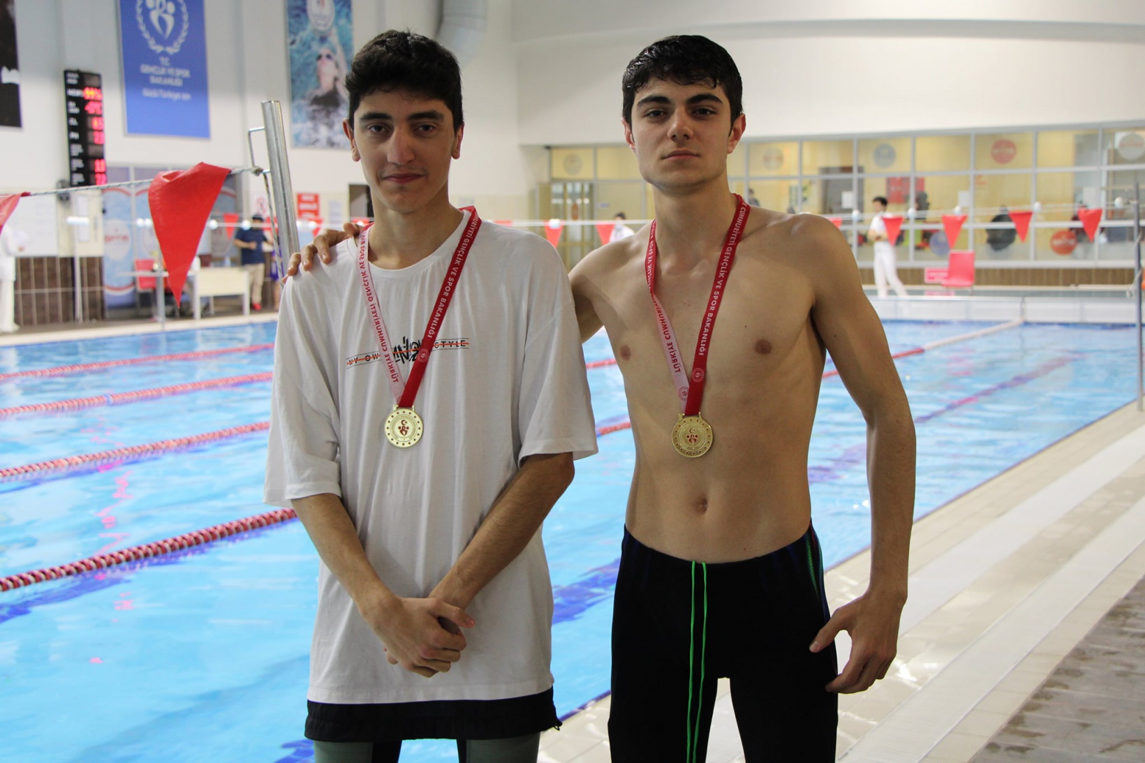 Yüzme okul yarışları yapıldı 32