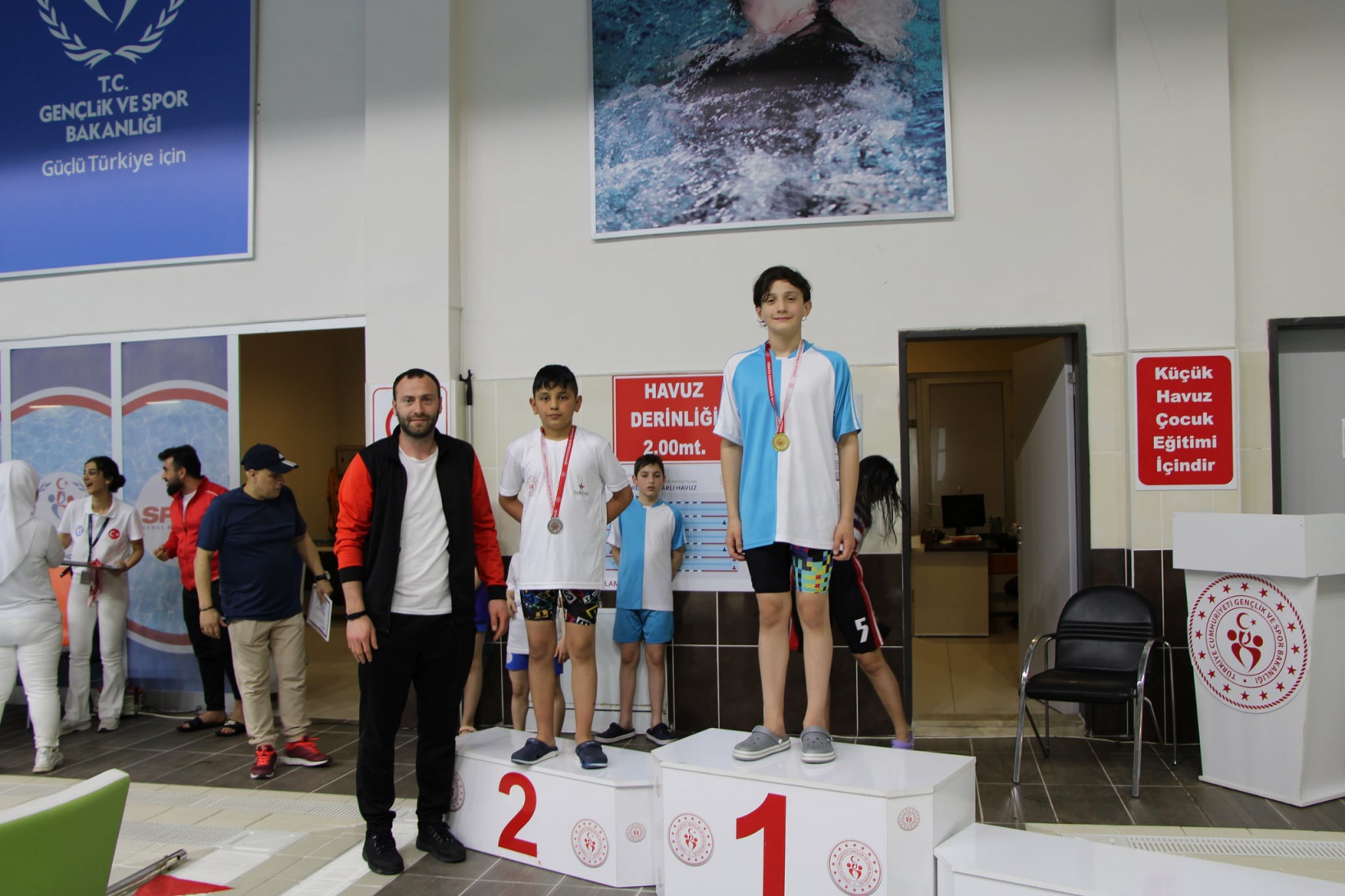 Yüzme okul yarışları yapıldı 15