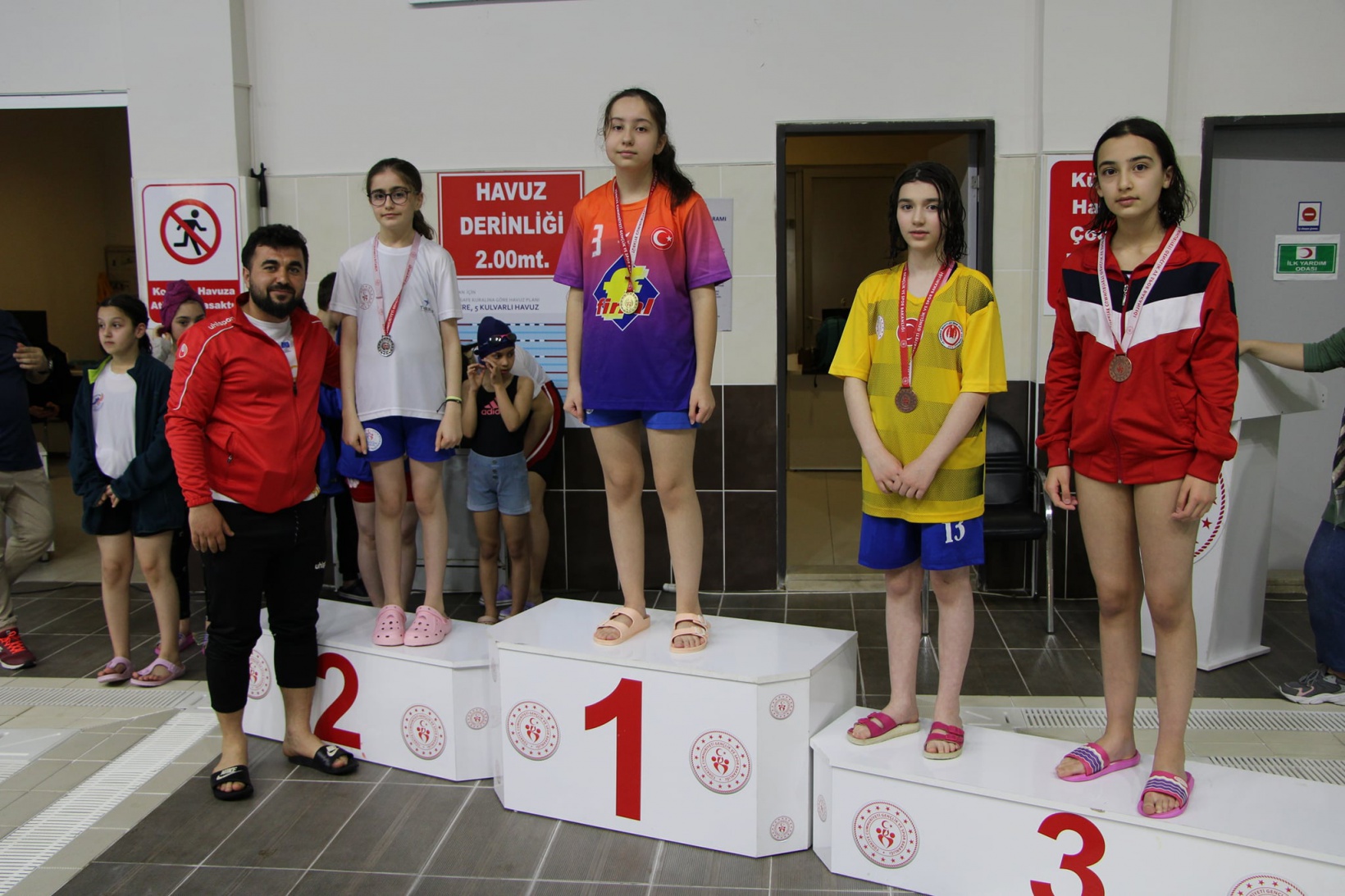 Yüzme okul yarışları yapıldı 31