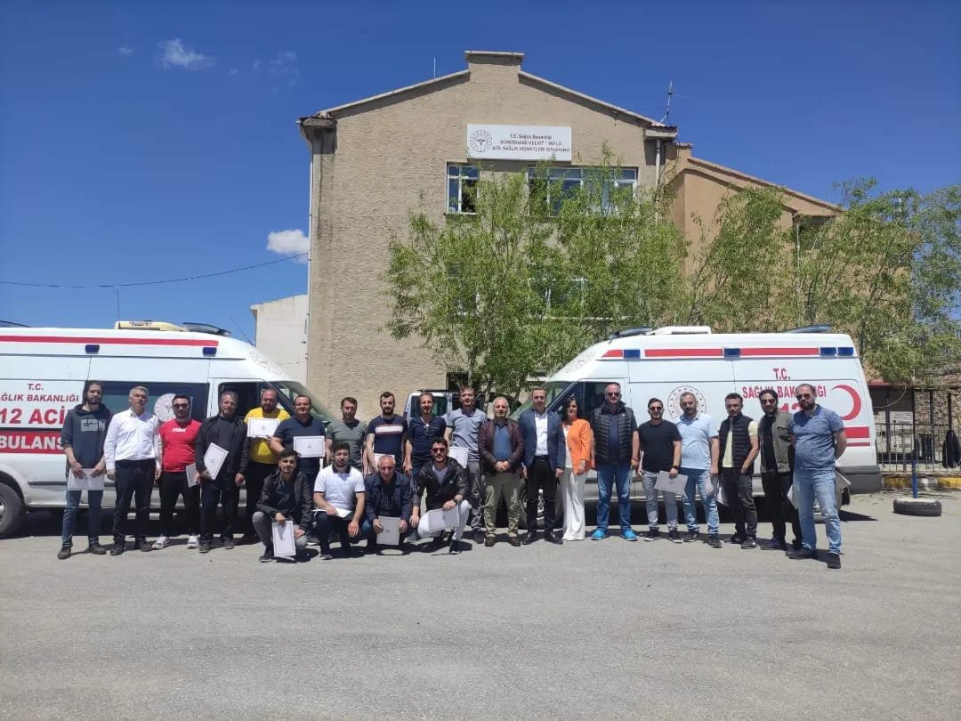 Sağlık çalışanlarına ambulans sürüş eğitimi verildi 5
