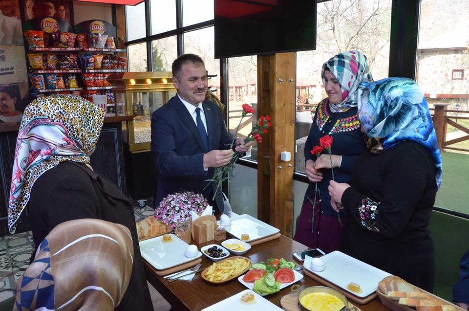 Yaşlı bakımı veren aileler kahvaltıda bir araya geldi 2