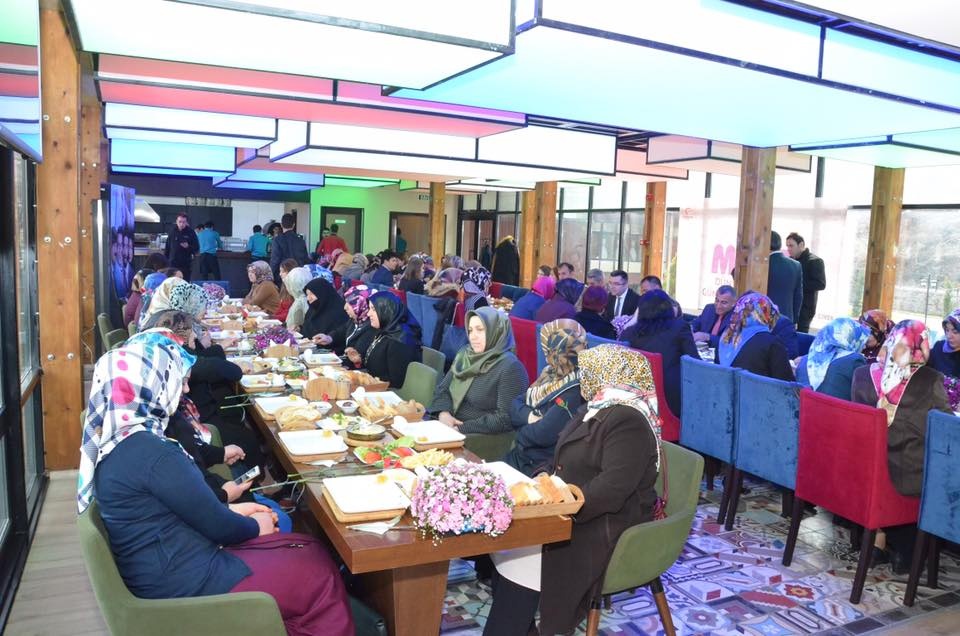 Yaşlı bakımı veren aileler kahvaltıda bir araya geldi 11