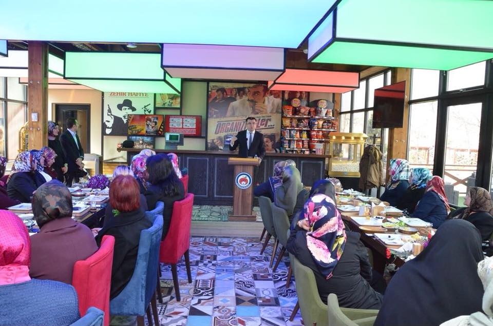 Yaşlı bakımı veren aileler kahvaltıda bir araya geldi 21