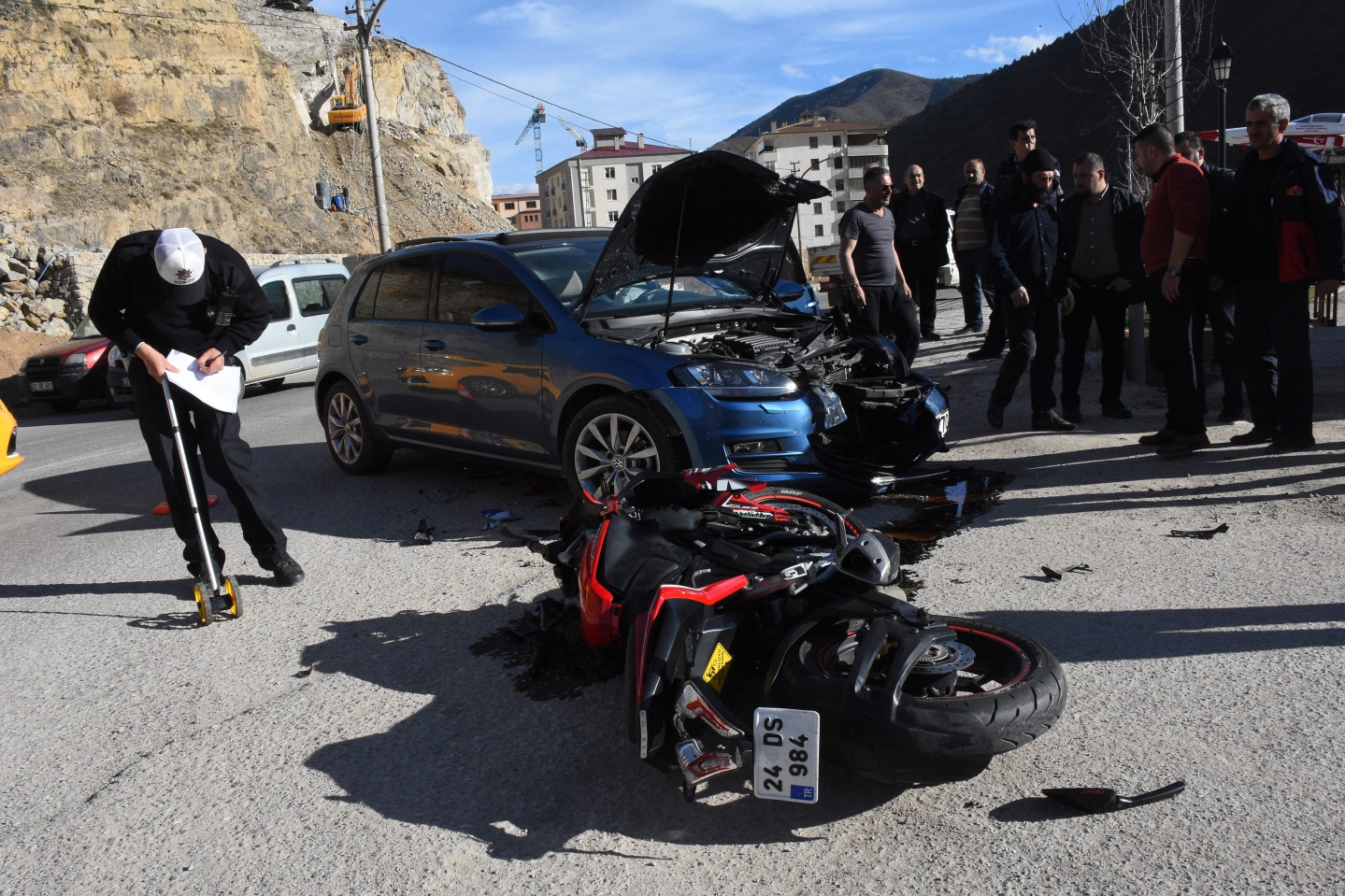 Gümüşhane’de otomobille motosiklet çarpıştı: 2 yaralı 3