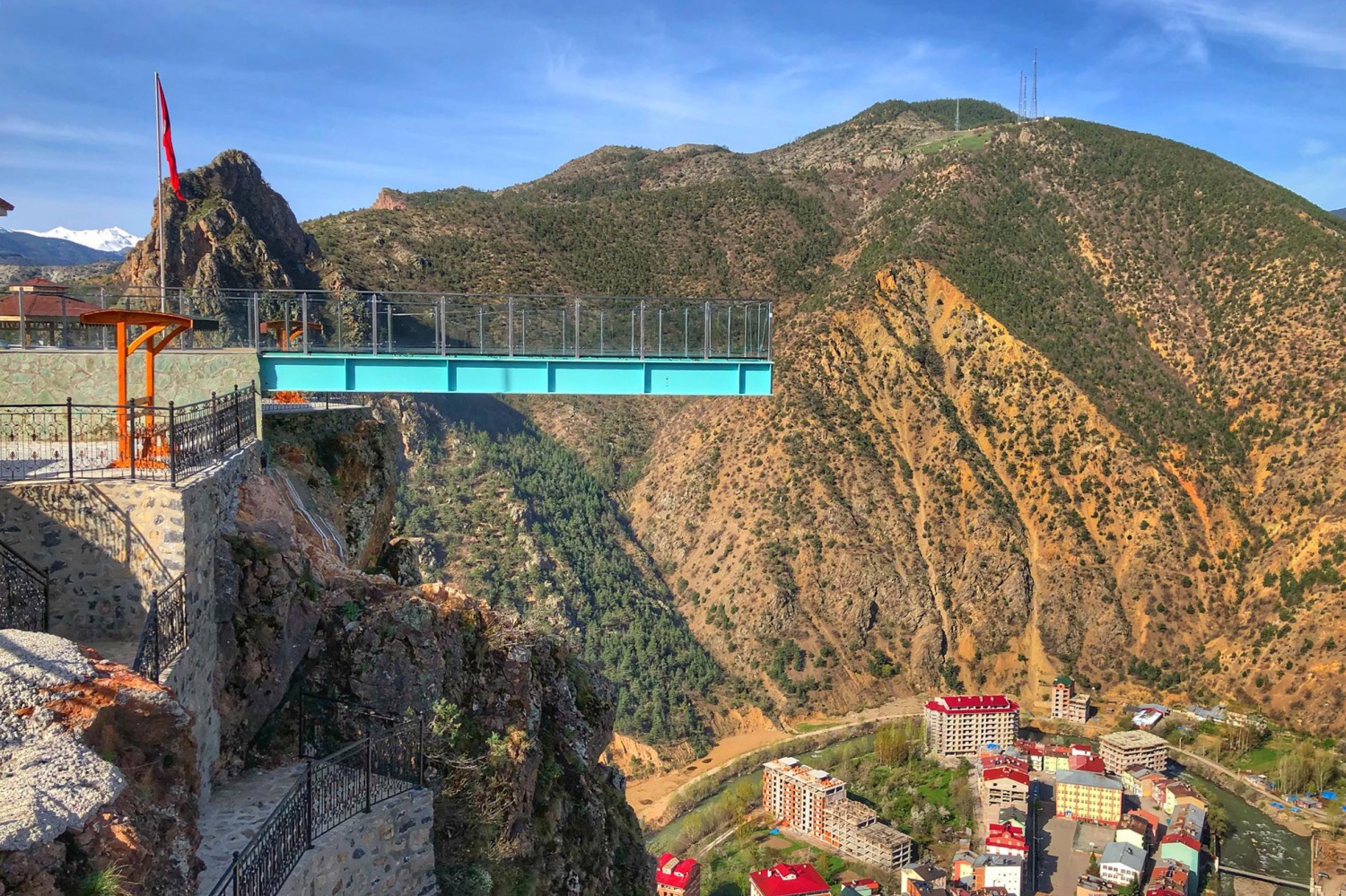 Torul Kalesi Cam Seyir Terasında bayram bereketi 4