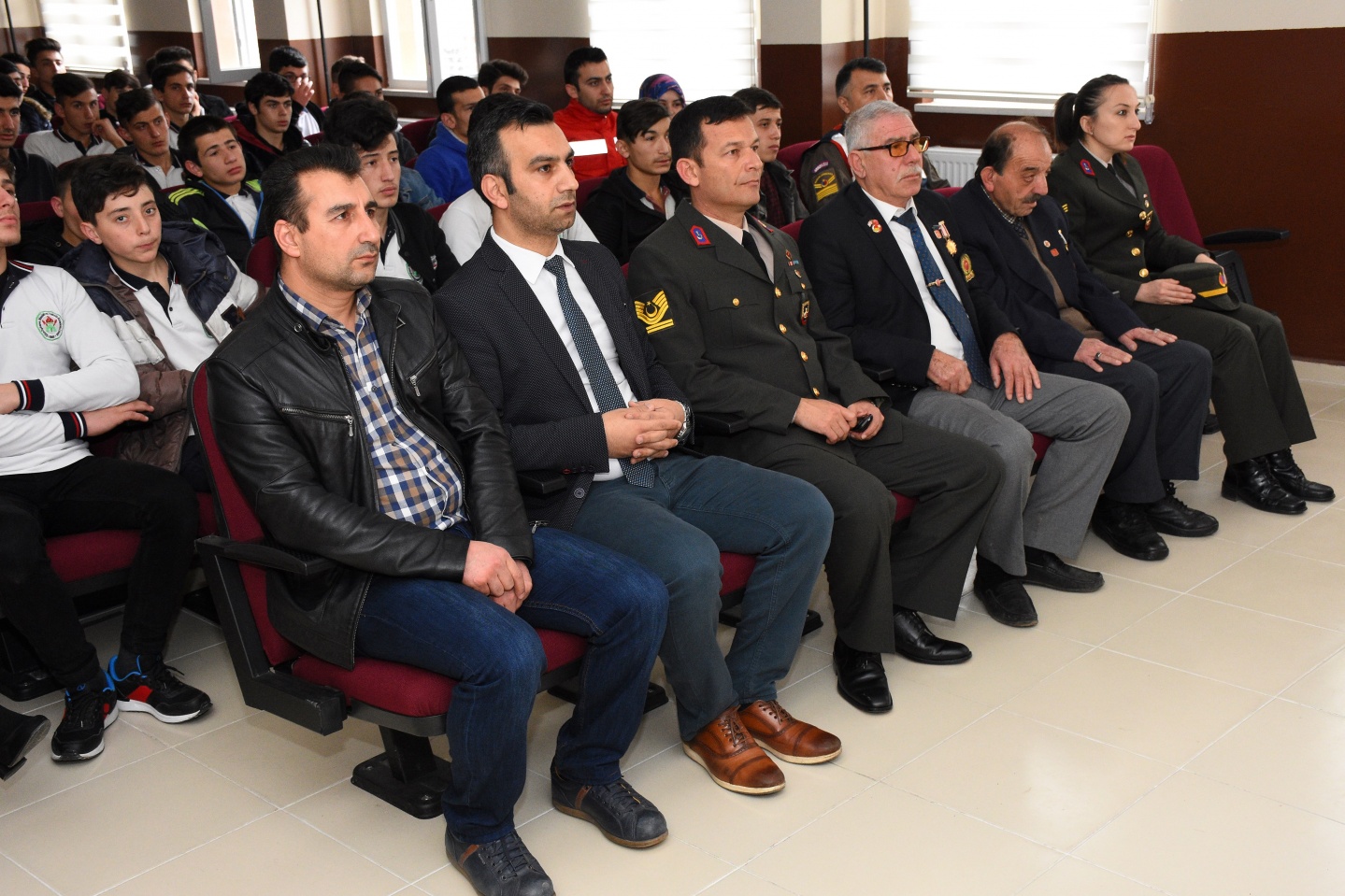 Gaziler öğrencilerle buluştu 6