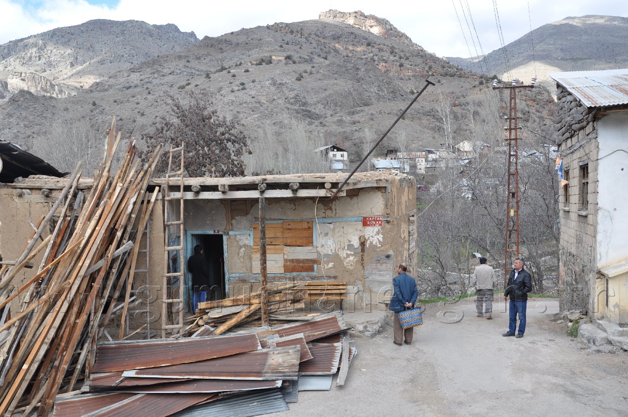 Hacıemin Mahallesindeki Virajlı Dar Yol Genişletildi  2