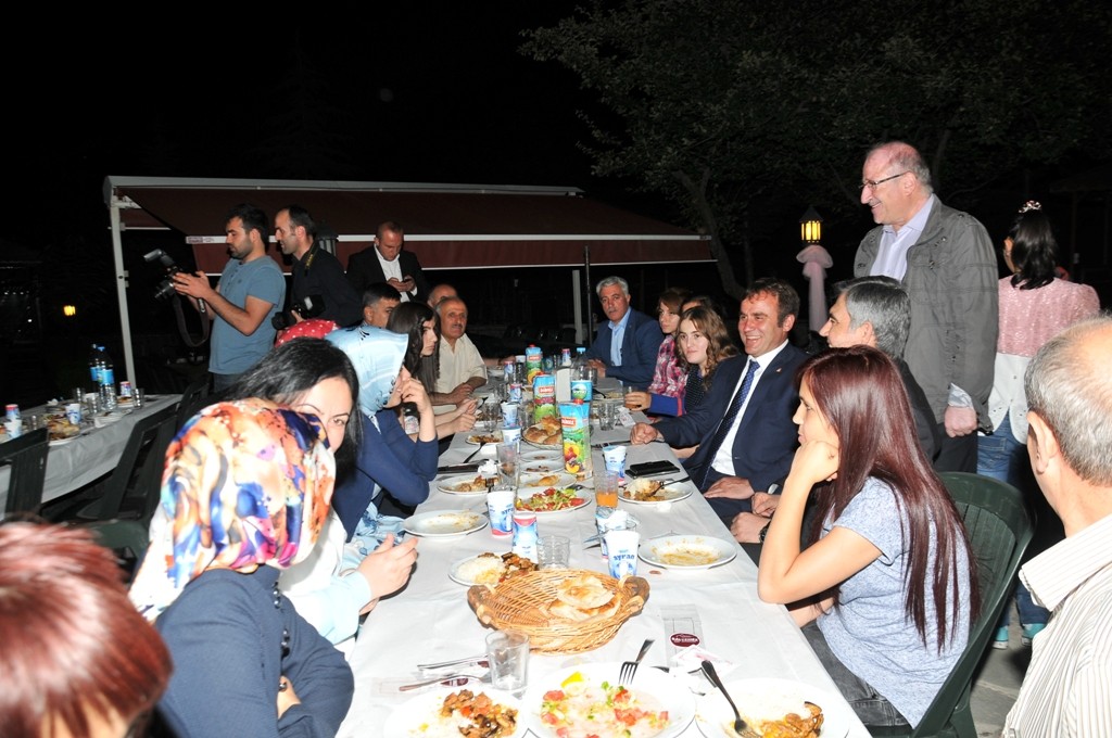 Belediye'den 'Hiç Kimse Kimsesiz Kalmasın' İftarı 2