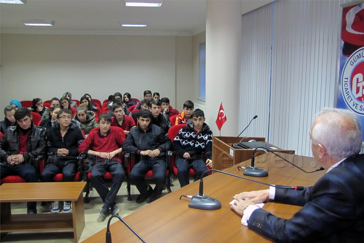 Lise öğrencileri Akçay’la söyleşi yaptı 2