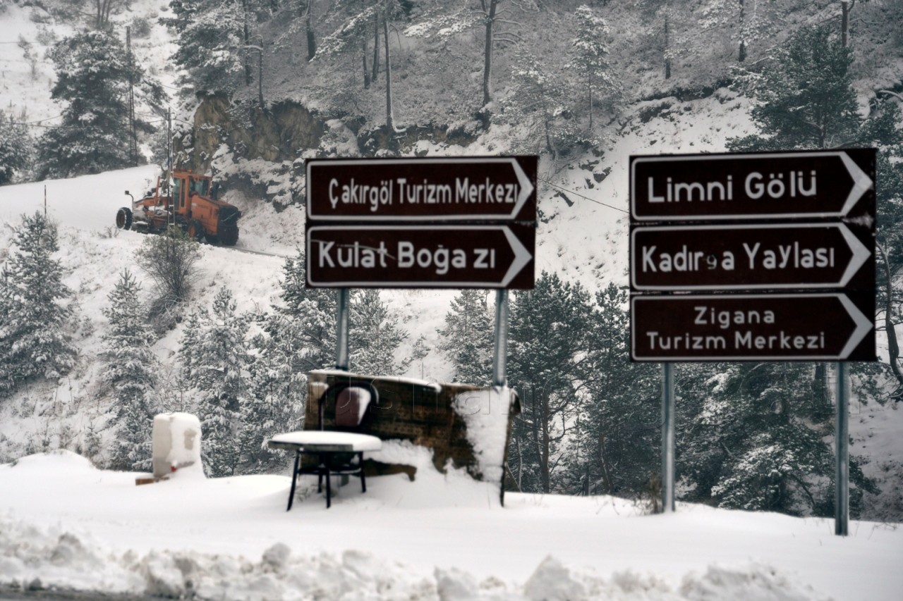 Zigana Geçidi'nde Kar Kalınlığı 10 Santimetreyi Geçti 8