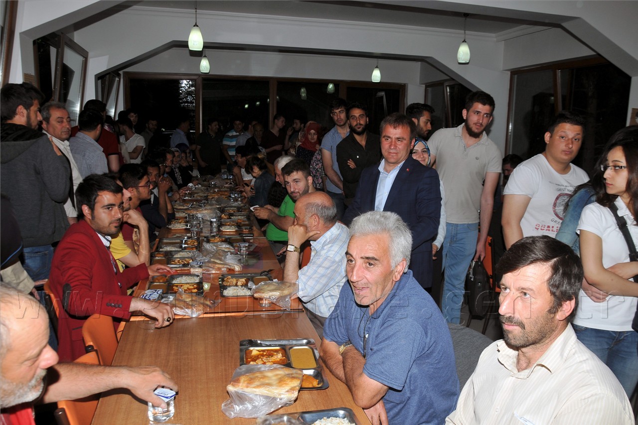 Belediye’nin iftar geleneği sürüyor 4