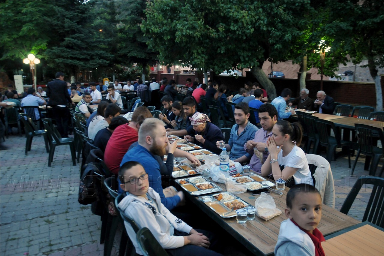 Belediye’nin iftar geleneği sürüyor 5