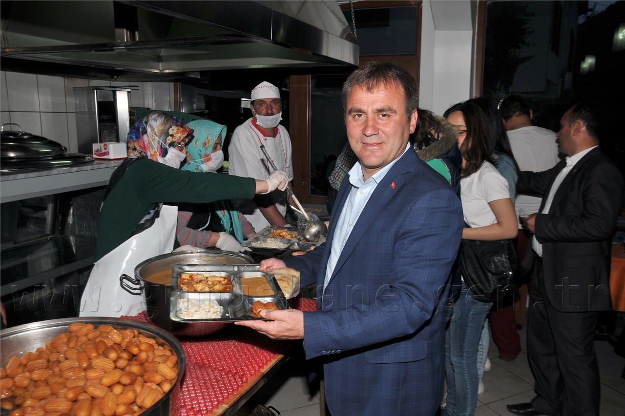 Belediye’nin iftar geleneği sürüyor 6