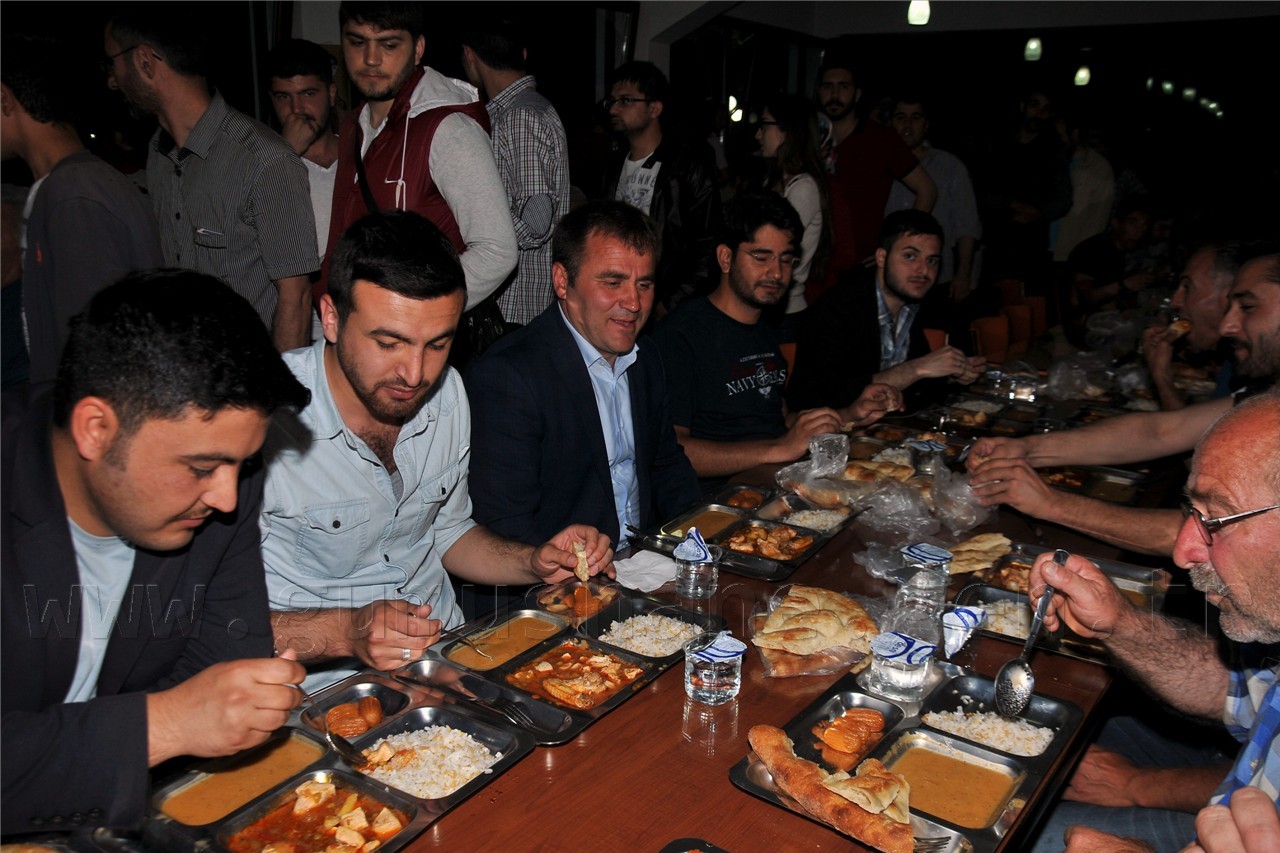 Belediye’nin iftar geleneği sürüyor 7