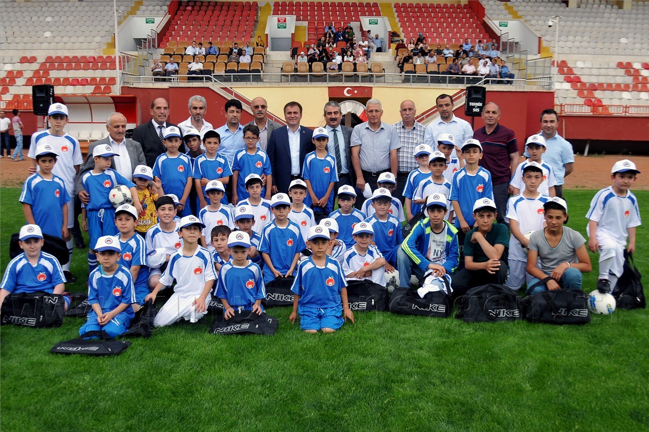 Gümüşhane Belediyesi 'Yaz Futbol Okulu' açıldı 5