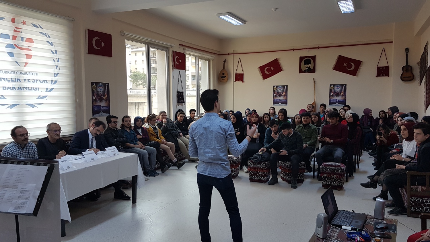 Gençlik Merkezinde ‘Bir Şiir Bir Nefes’ şiir okuma yarışması yapıldı 6