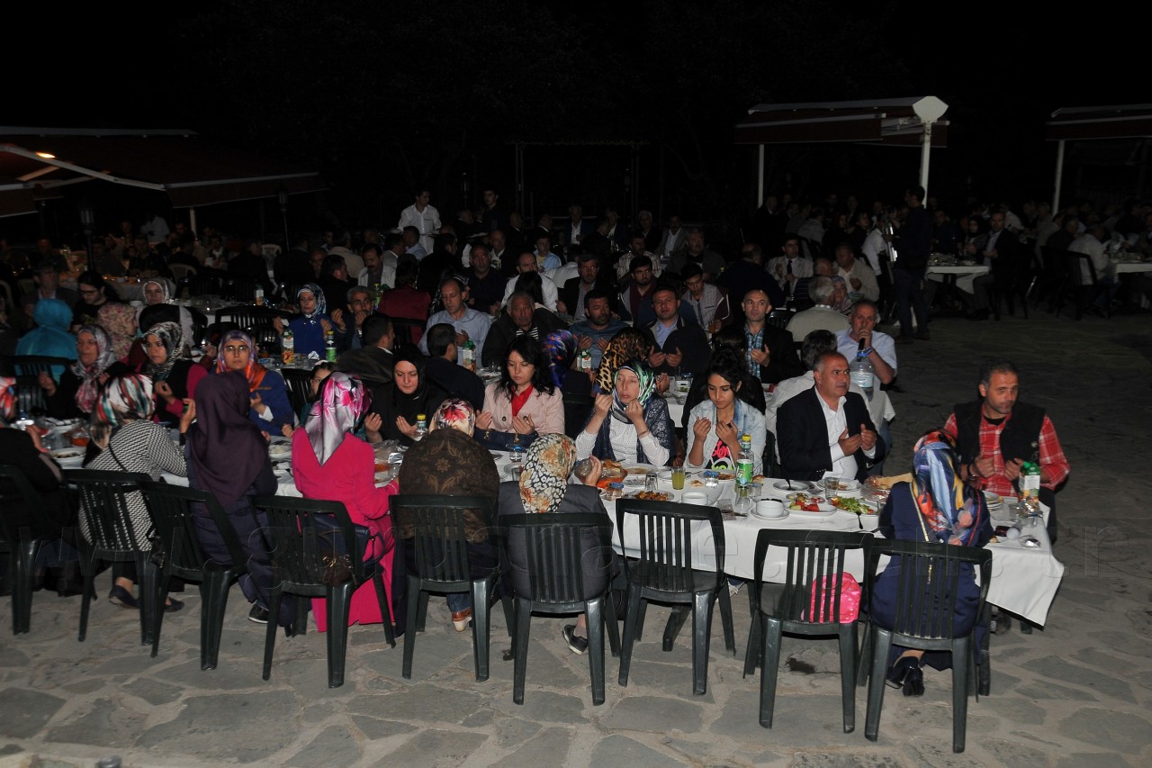 Başkan Çimen AK Parti teşkilatına iftar verdi 4