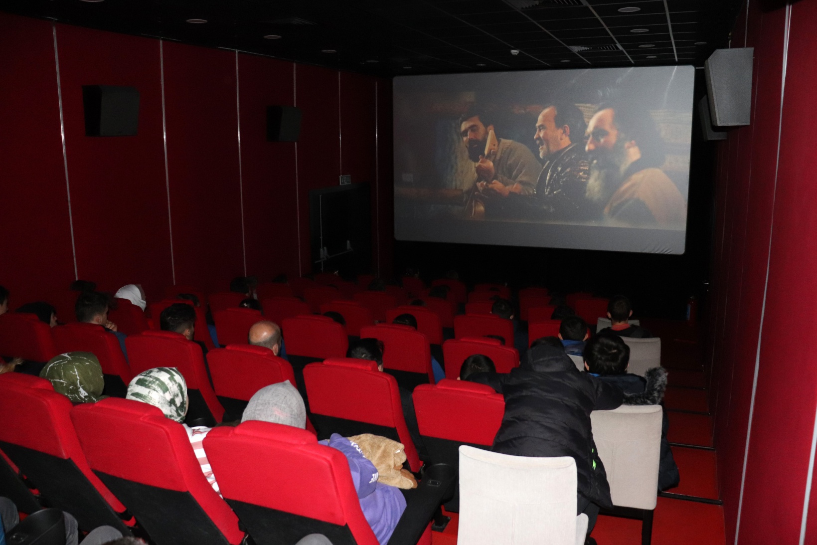 Gençlik Merkezi 284 gence Sarıkamış temalı sinema filmi izletti 3