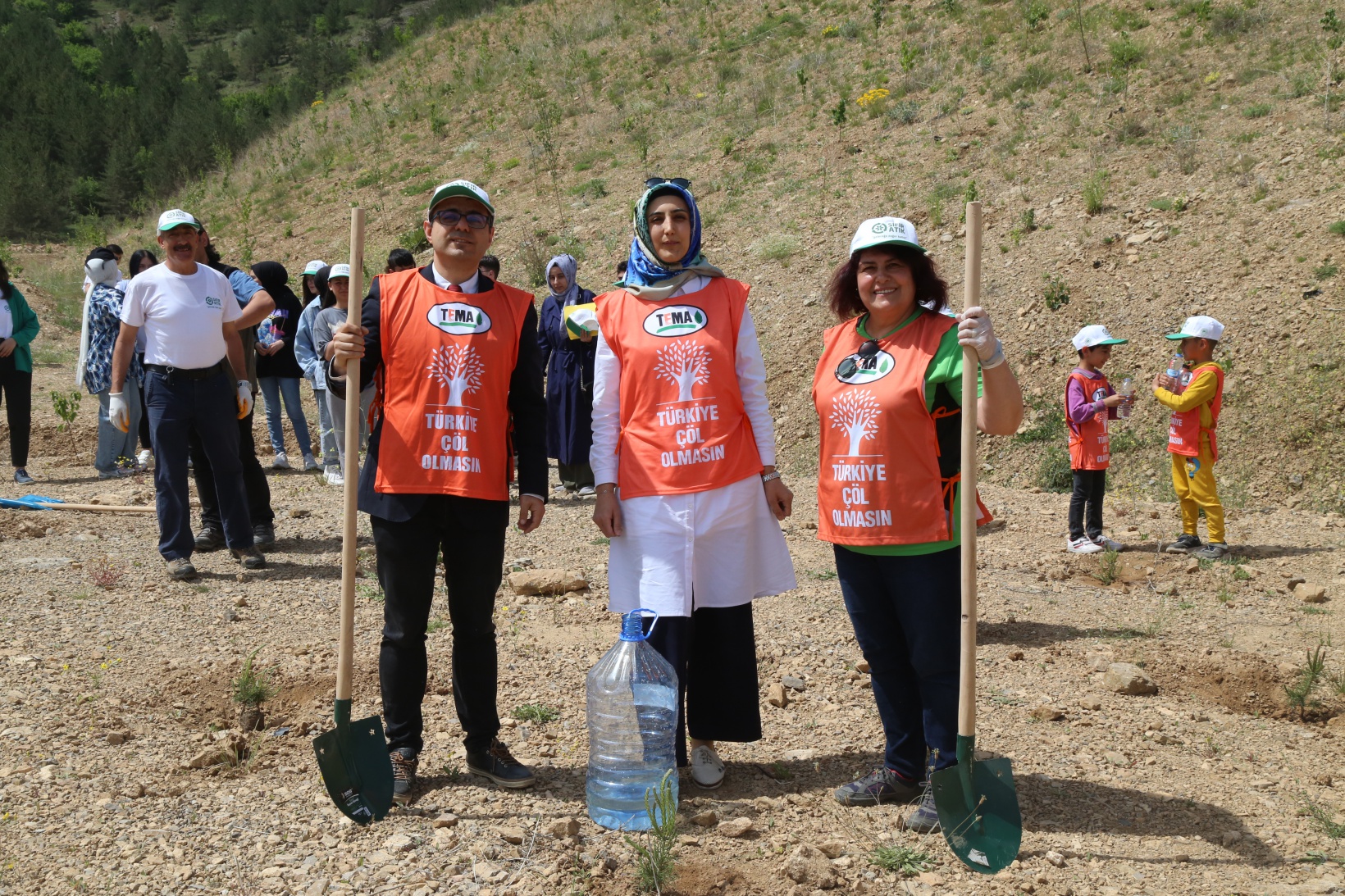 Çevre Haftasında fidanlar toprakla buluştu 6