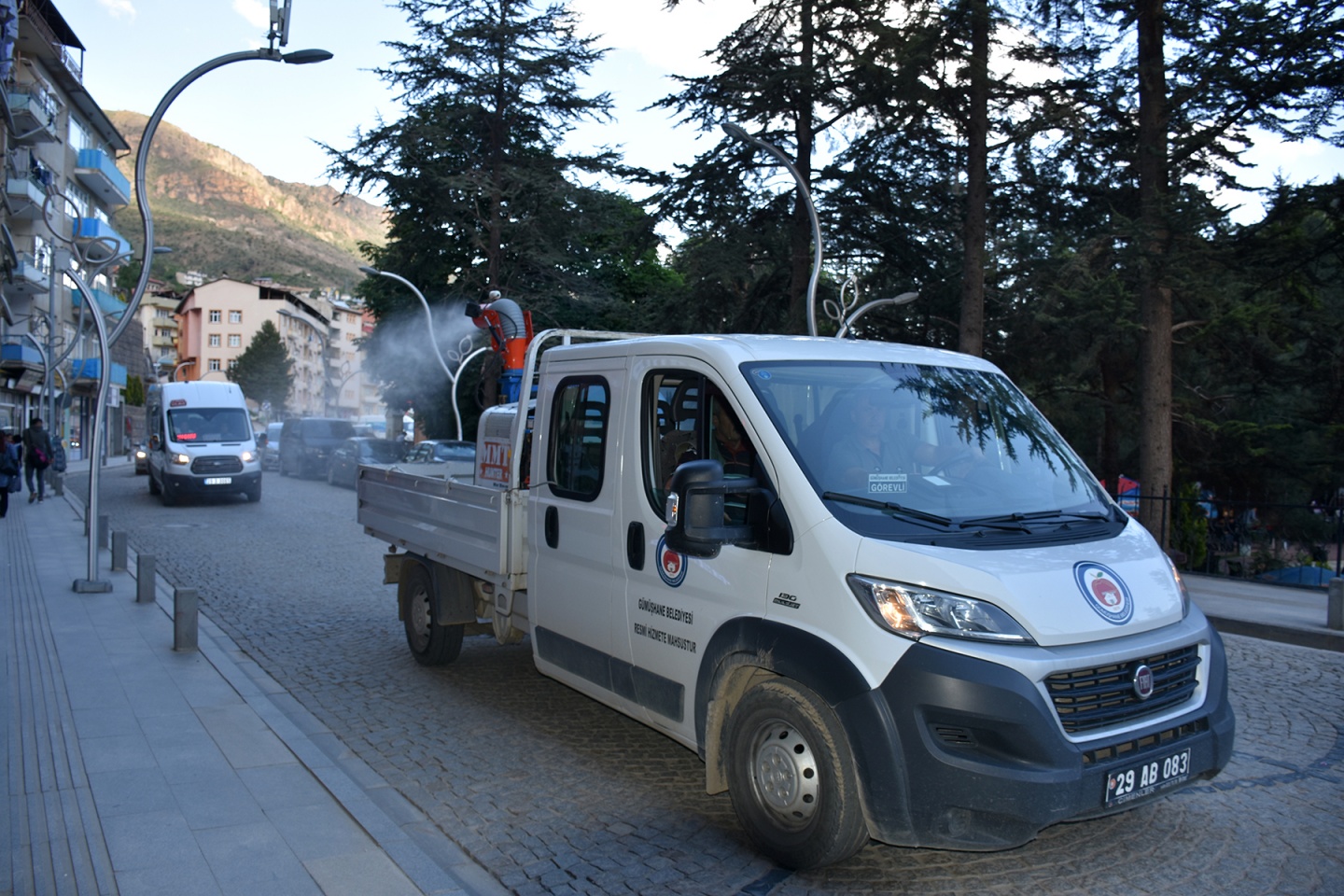 Gümüşhane caddelerini gül kokusu sardı 3