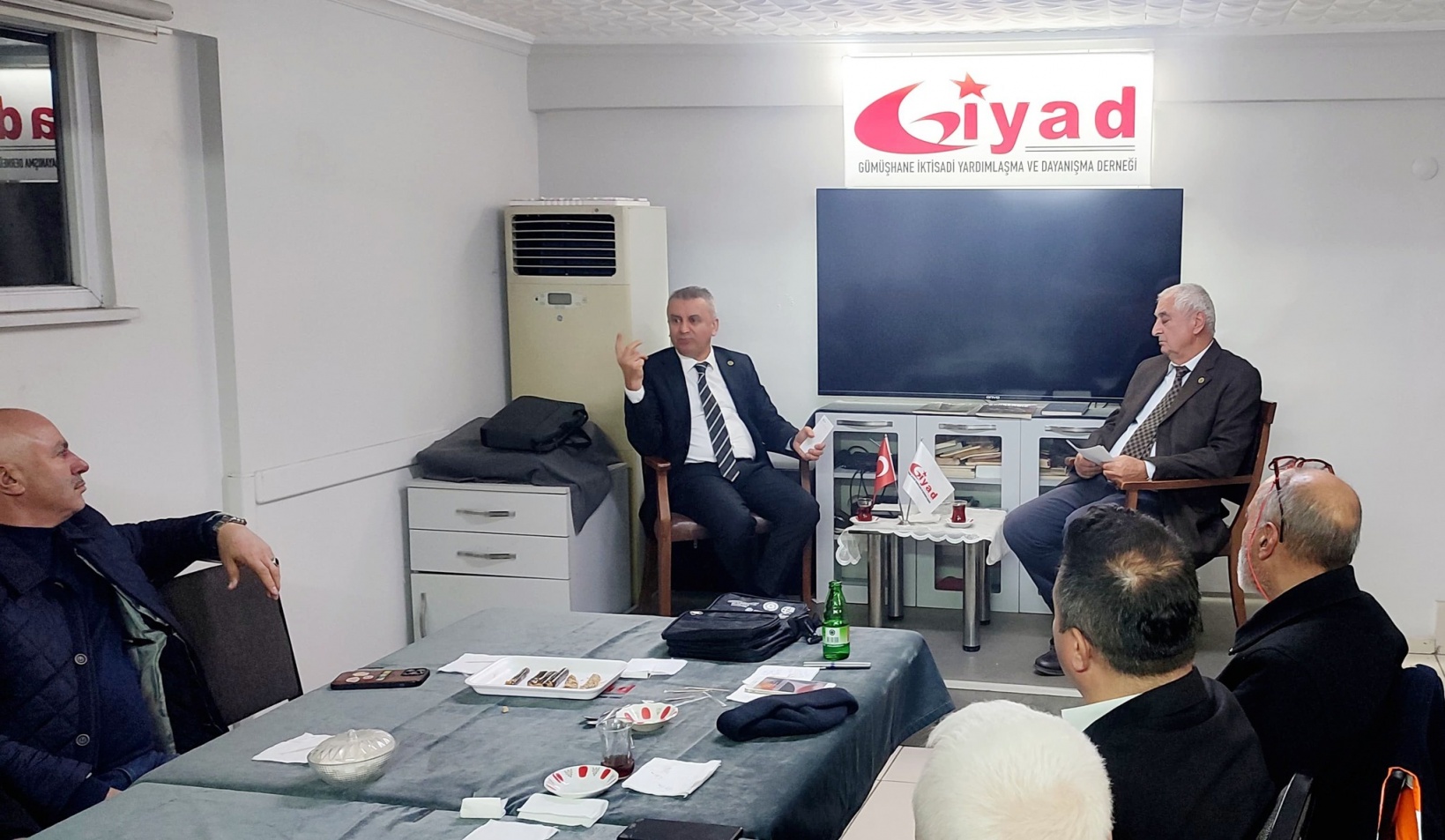 GİYAD’da  “Üniversiteler ve Geleceğimiz” söyleşisi 6