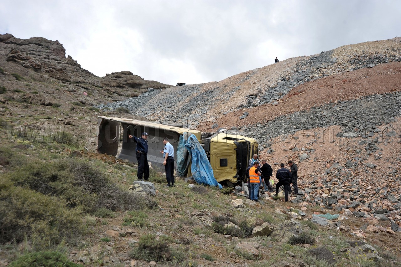 Hafriyat Yüklü Kamyon Devrildi: 1 Yaralı 4