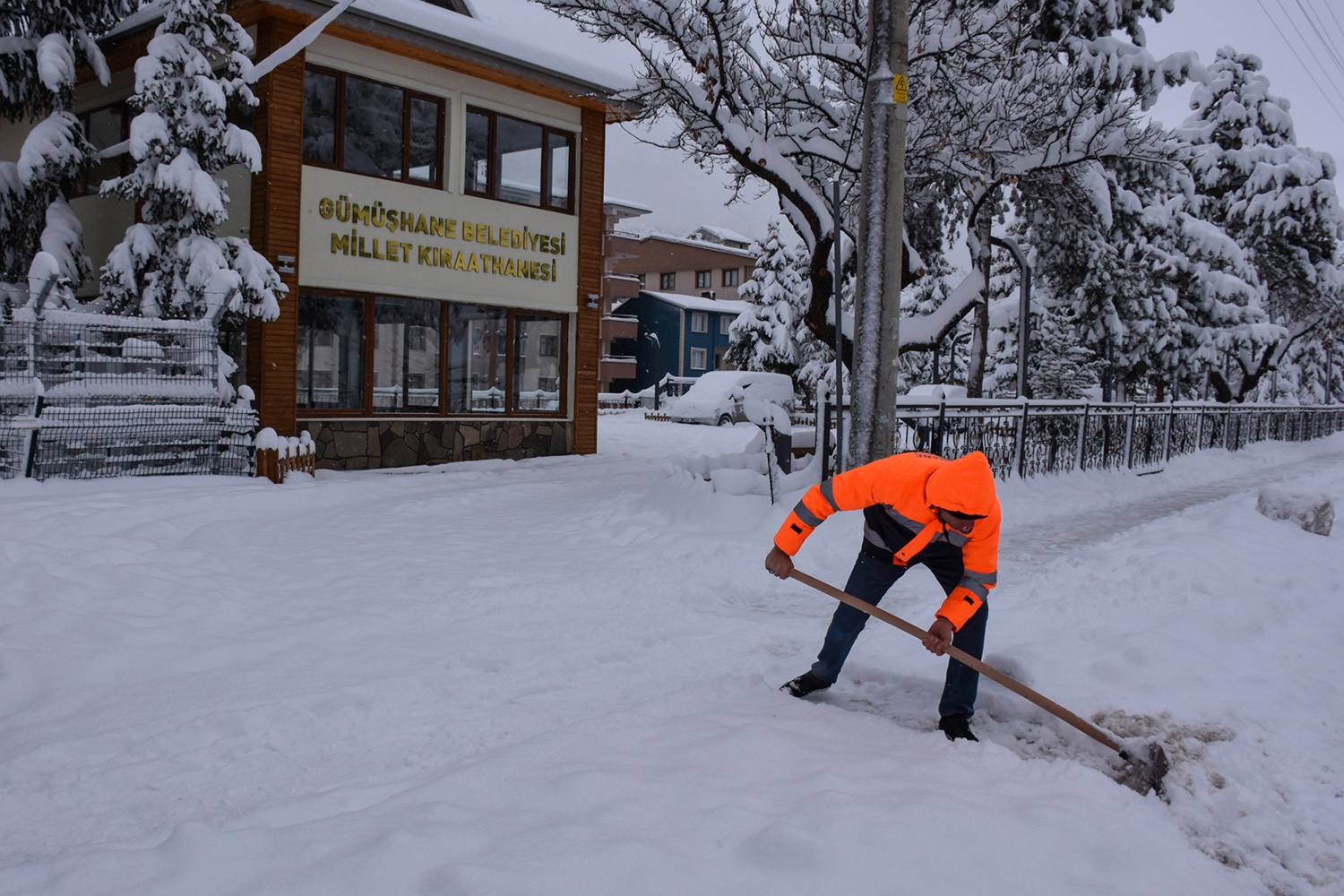 Gümüşhane Belediyesinden karla mücadele çalışmaları 4